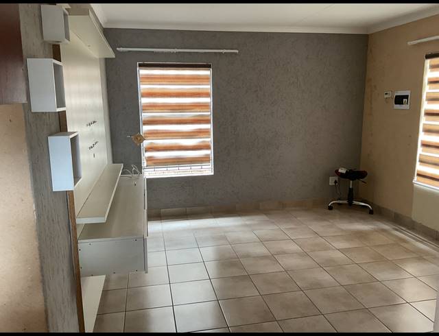 3 BEDROOM FREESTANDING FOR SALE IN KOSMOSDAL